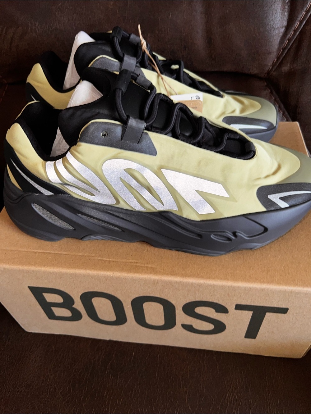 Yeezy 700 MNVN. New w. Box
